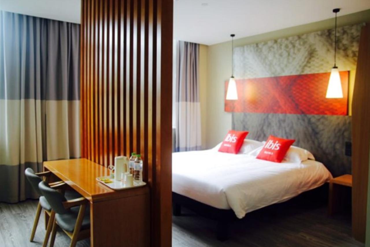 Ibis Chengdu Meizhou Center Экстерьер фото