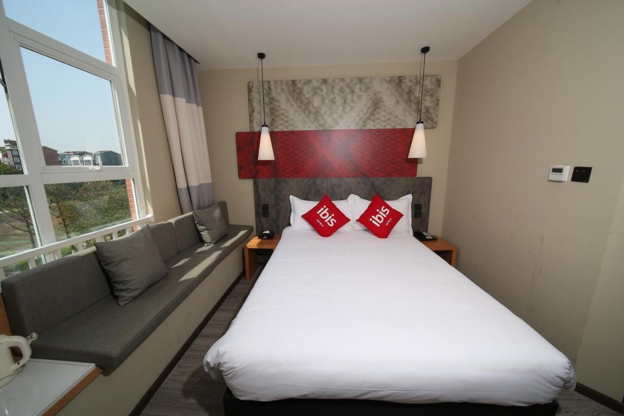 Ibis Chengdu Meizhou Center Экстерьер фото