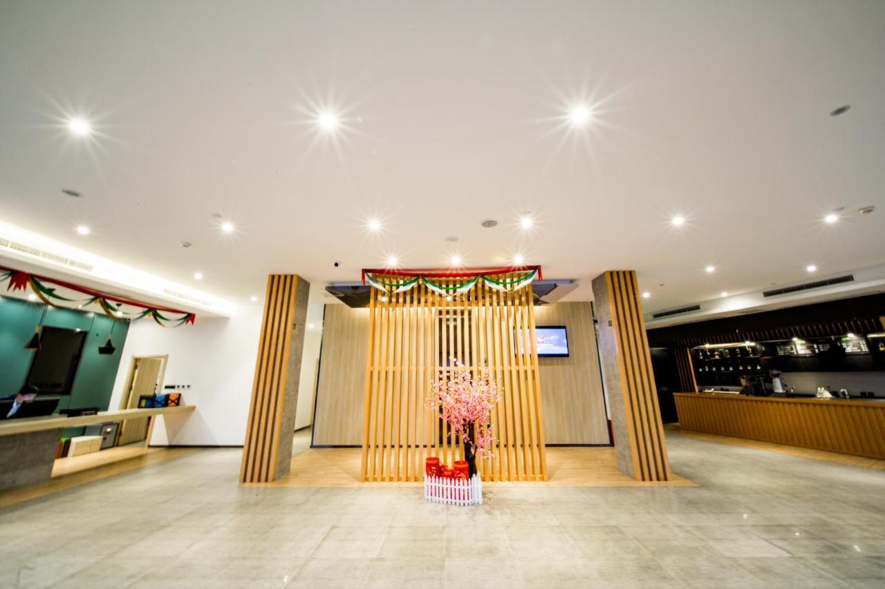 Ibis Chengdu Meizhou Center Экстерьер фото