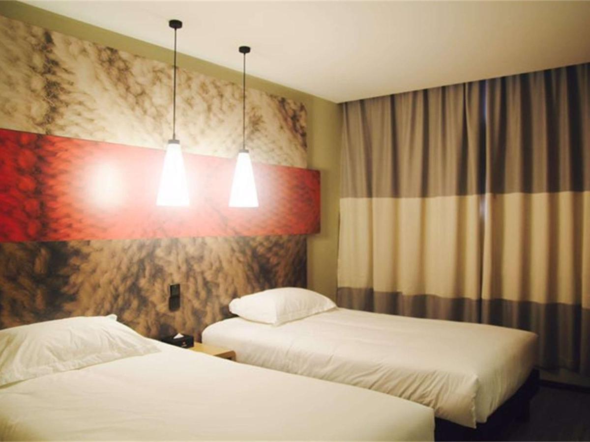 Ibis Chengdu Meizhou Center Экстерьер фото