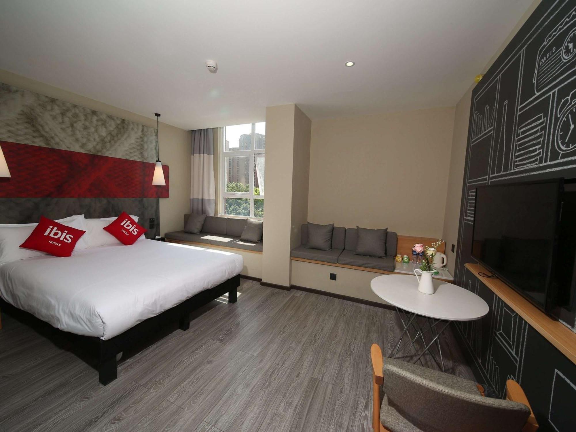 Ibis Chengdu Meizhou Center Экстерьер фото